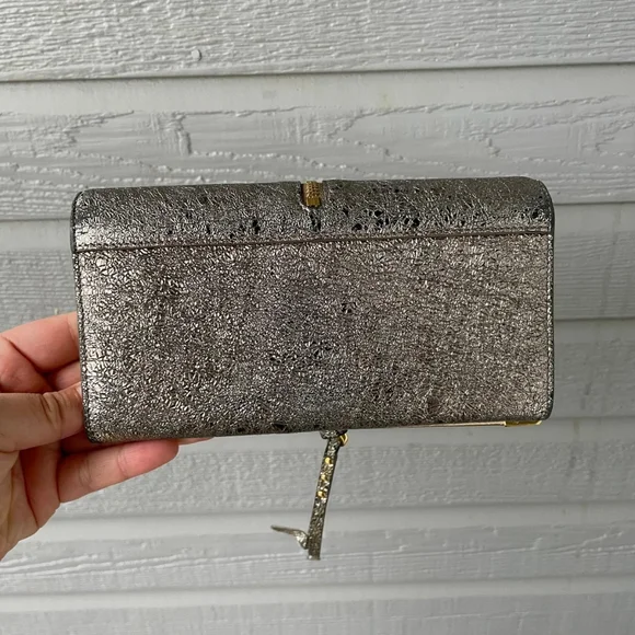 Cholé Flap Cover Metallic Leather Long Wallet-Rare - Picture 13 of 13